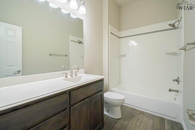 Building Photo - 5007 Southfork Dr