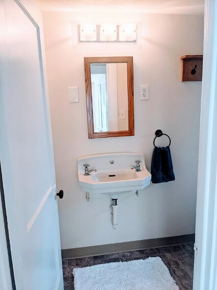 Building Photo - 1320 20th Ave