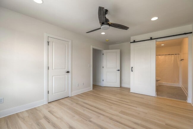 Building Photo - 427 W Linden Ave