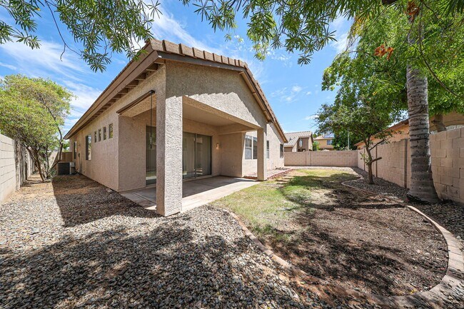 Building Photo - Charming 4BD, 2BA home in Chandler!