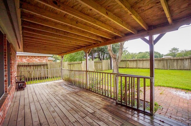 Building Photo - 1634 Emerald River Dr