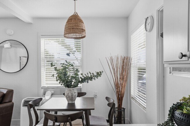 Building Photo - 2604 Juan St