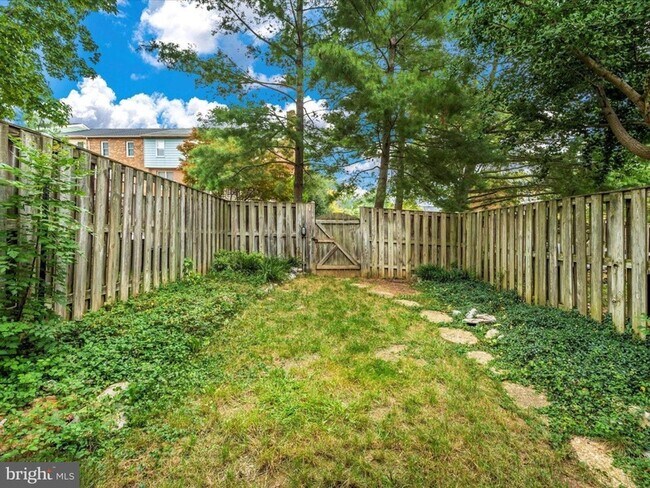 Building Photo - 112 Bracken Ct