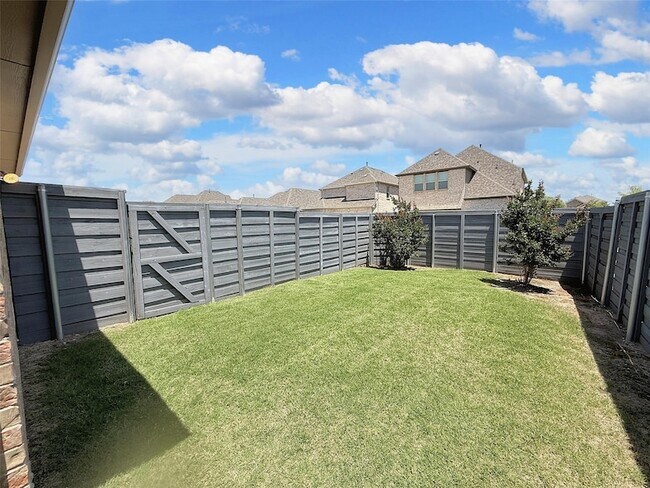 Building Photo - 7001 Windmill St