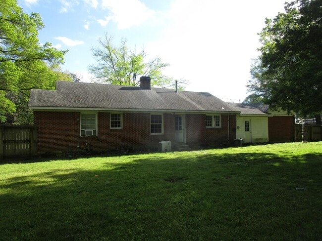 Building Photo - 298 W Poplar Ave