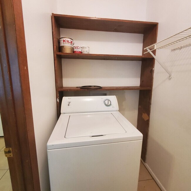 Building Photo - 2429 N Market Ave