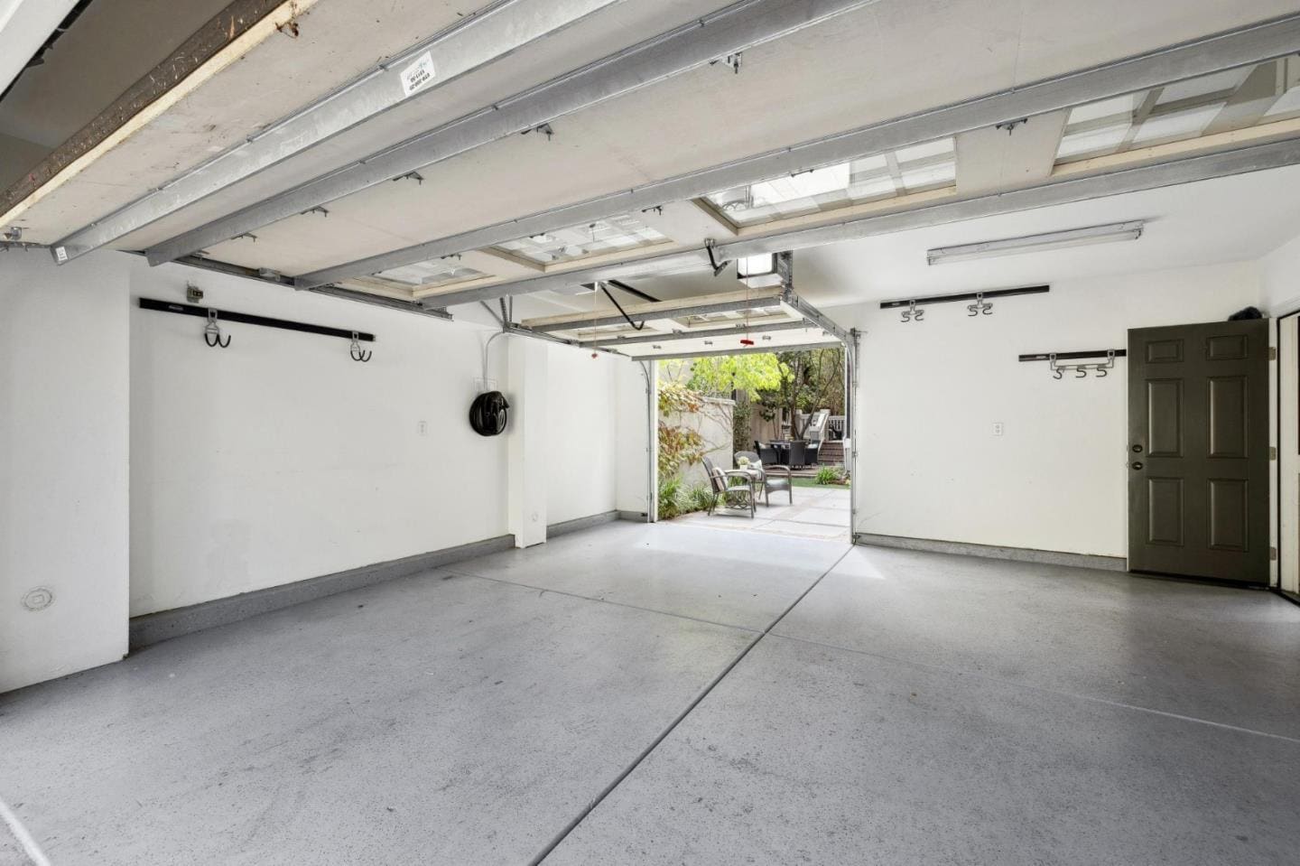 Building Photo - 367 Channing Ave