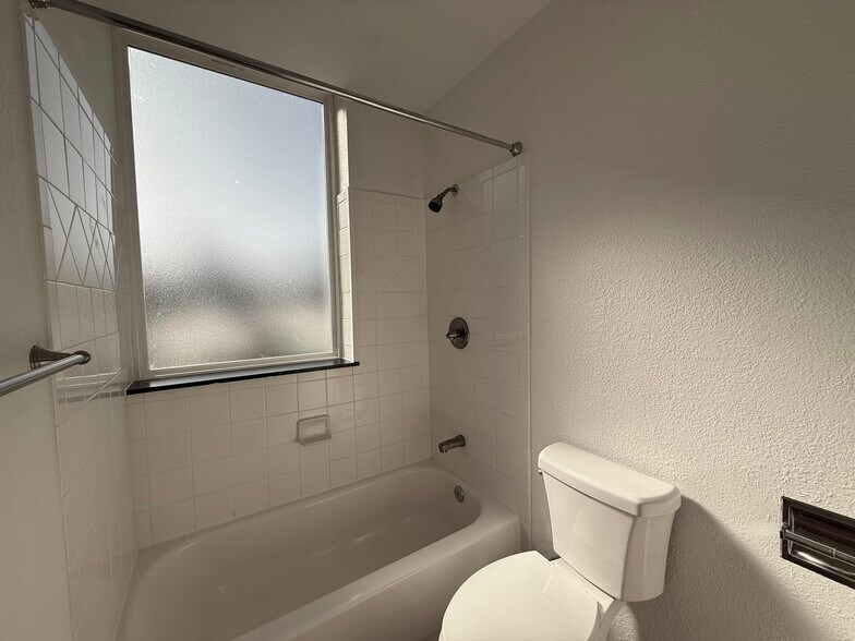 Bathroom - 528 Wade Ave