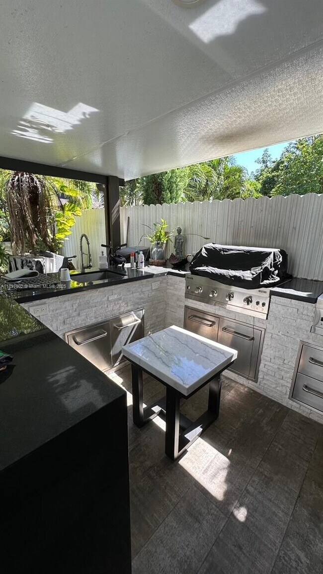 Building Photo - 10121 SW 138th Ct