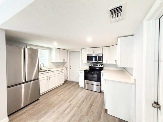 Building Photo - 2882 S Sanford Ave