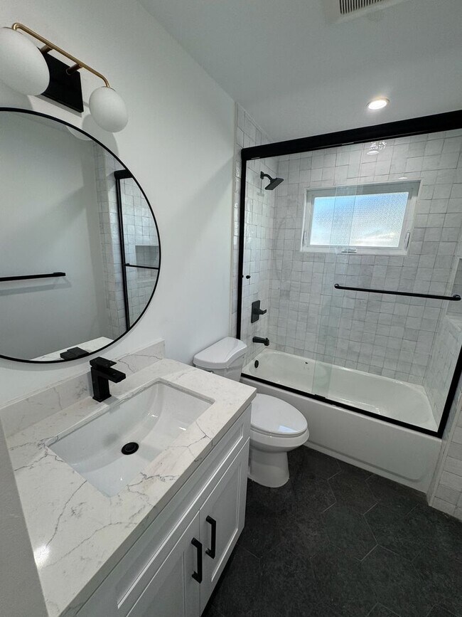 Building Photo - Stylish Newhall ADU | Modern Comfort Meets...