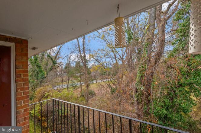 Building Photo - 3846 Lyndhurst Dr