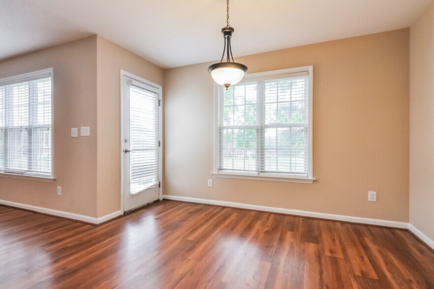 Building Photo - 2232 Castle Pines Dr