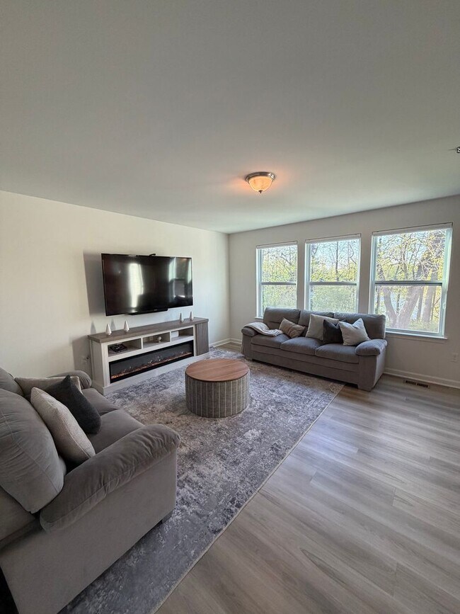 Building Photo - Beautiful and serene water view home in a secluded neighborhood!  2nd floor laundry!