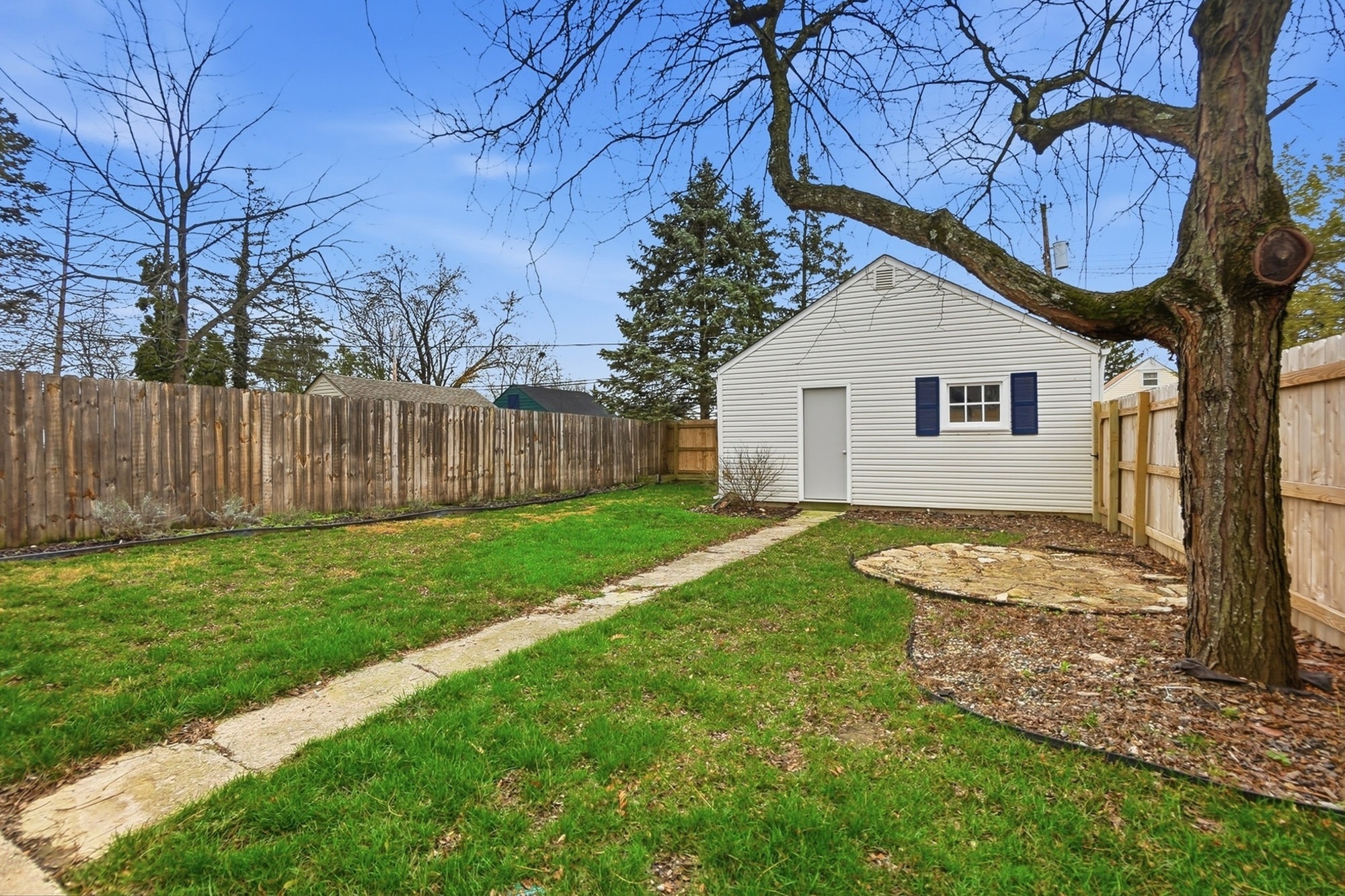 Building Photo - 2695 Bellwood Ave