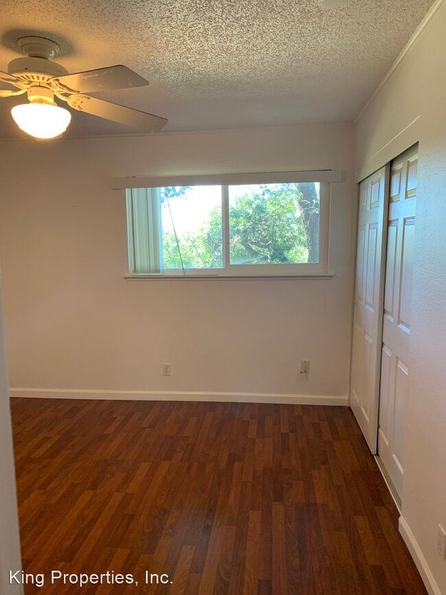 Building Photo - 3 br, 2.5 bath House - 3401 Bermuda Avenue...