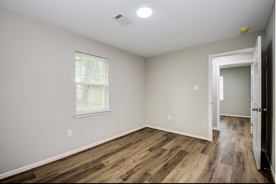 Building Photo - 4008 Vaughn Street