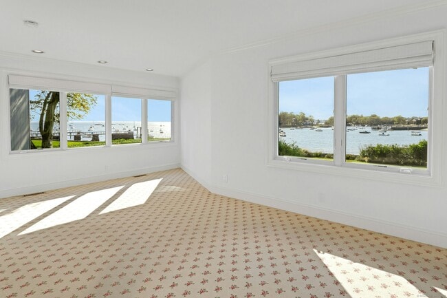 Building Photo - 155 Pear Tree Point Rd