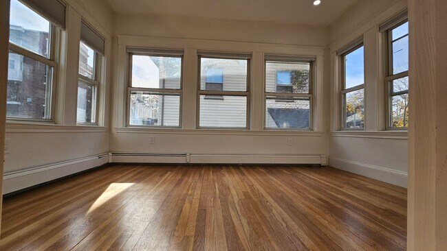 Building Photo - State of The Art Luxury Apt w 2.5 bathrooms for Boston College Students!  Get a $2500 Rebate Upon...