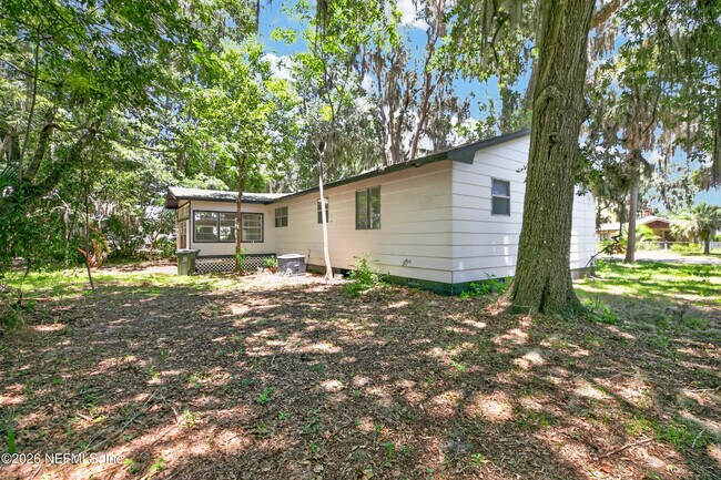 Building Photo - 417 Pine Ave