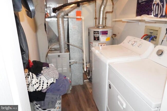 Building Photo - 704 The Woods