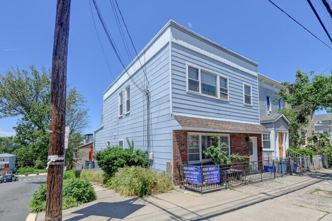 Building Photo - 477 Liberty Ave