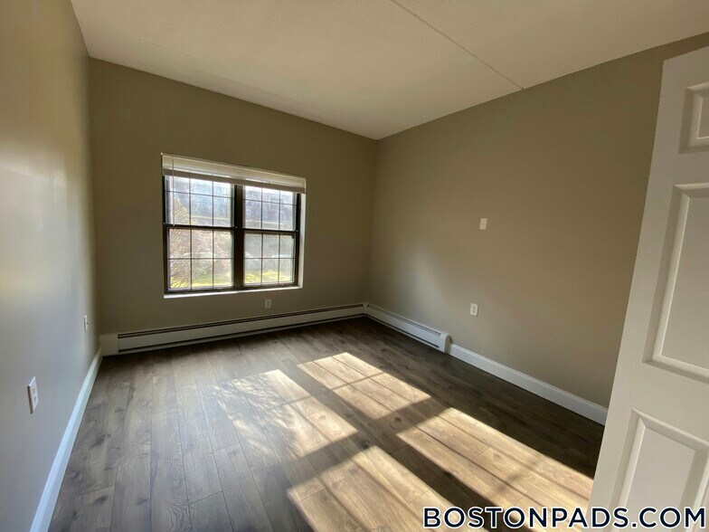 Building Photo - 757 Highland Ave