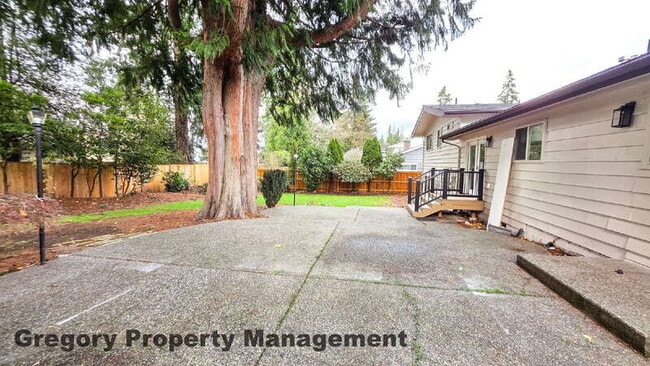 Building Photo - 117 154th Pl NE