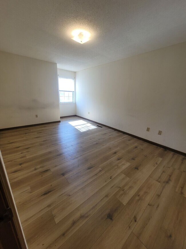 Building Photo - 2304-2306 Monmouth Ct