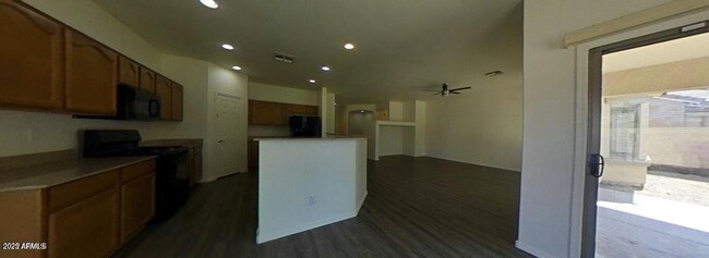 Building Photo - 3273 E Roadrunner Dr