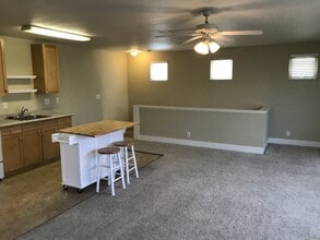 Building Photo - Studio unit in Doe Mill