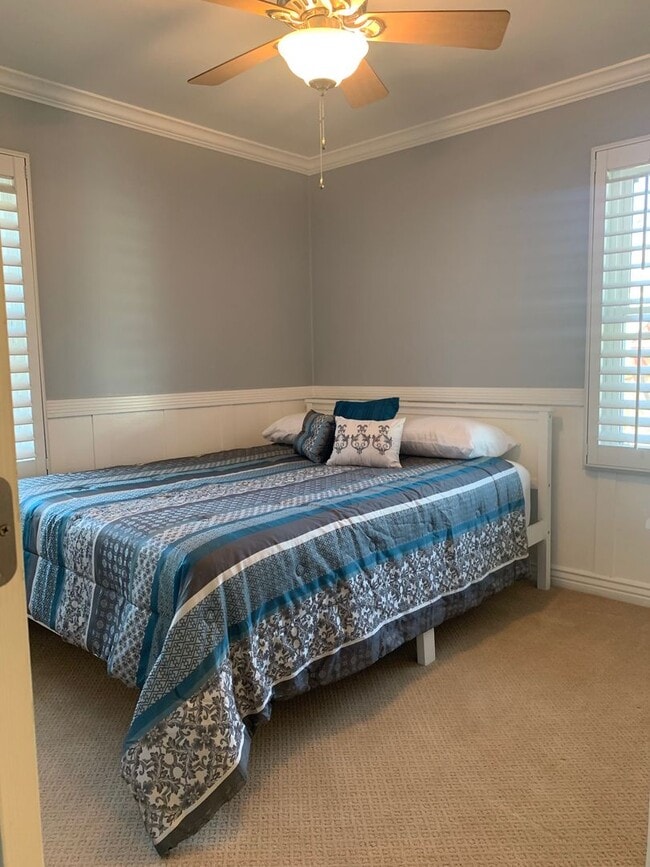 Building Photo - STUNNING 4 bd. 2 bath Executive Sunnyside ...