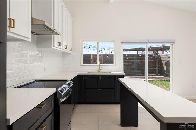 Building Photo - 24 N 28th St