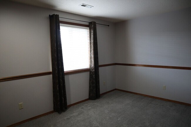 Building Photo - 1508 SE Solomon Loop