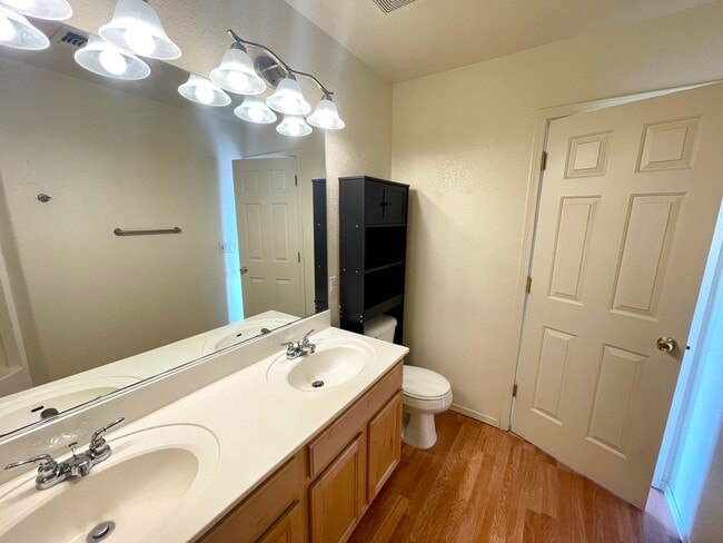 Building Photo - Cute 3 Bedroom Desert Lakes Golf Course Co...