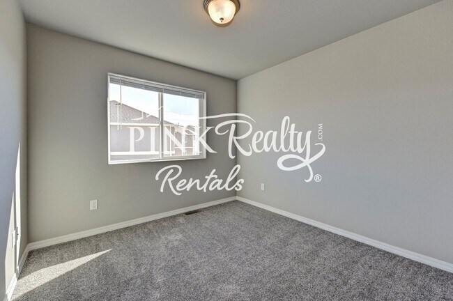 Building Photo - 10627 Hidden Pr Pkwy