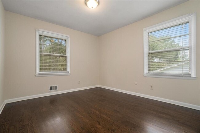 Building Photo - 1225 Laurel Hill Dr