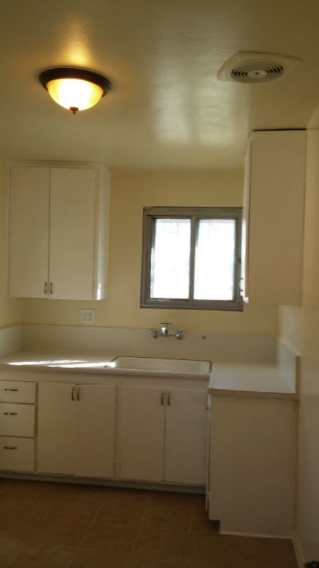 Building Photo - 607 S Plum Ave