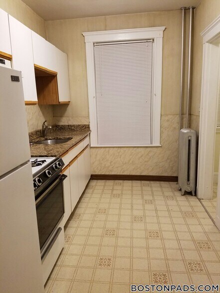 Building Photo - 90 Maple St