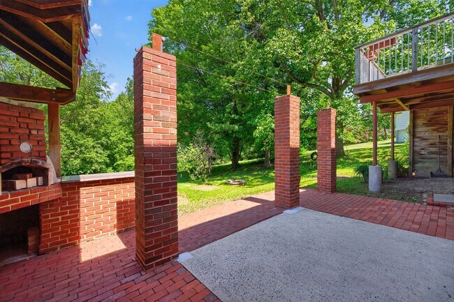 Building Photo - 23017 Timber Creek Ln