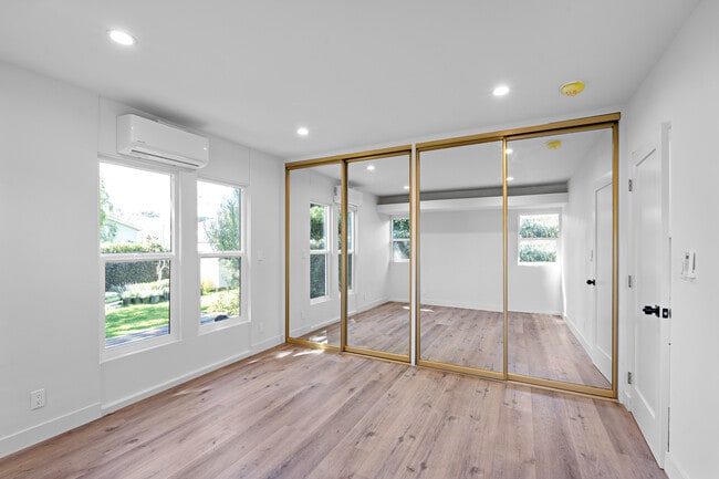 Primary bedroom - 2621 Veteran Ave