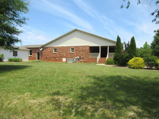Building Photo - Denver Four Bedroom Home For Rent!