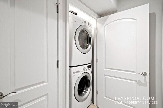 Building Photo - 1272 Oates St NE