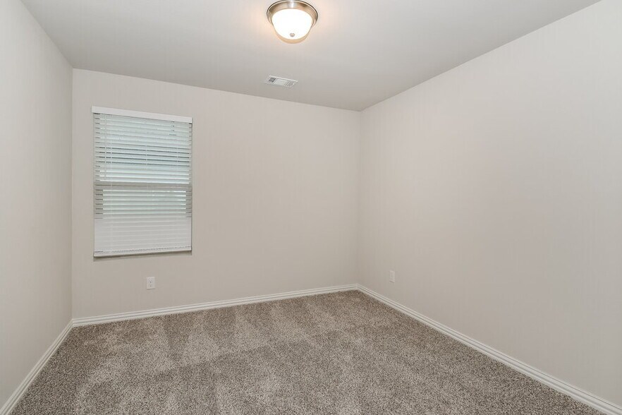 Building Photo - 1411 Rolling Fox Dr
