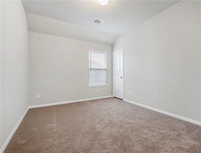 Building Photo - "Charming 4-Bed Retreat with Spacious Living in Bryan, TX – Your Perfect Home Awaits!"