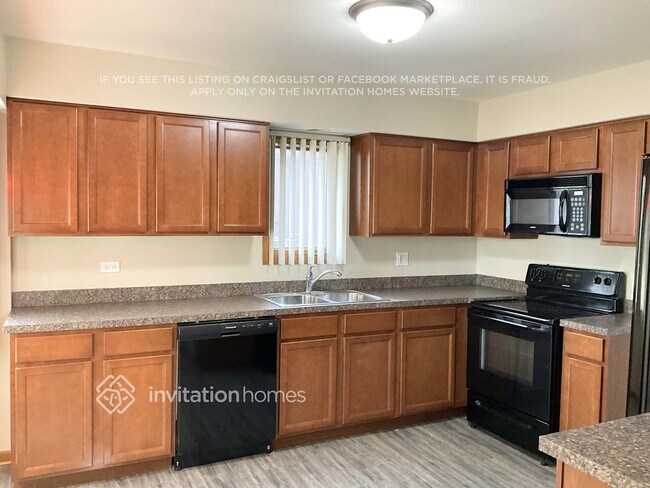 Building Photo - 15515 Long Ave