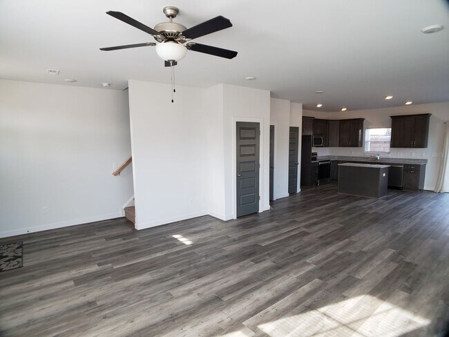 Building Photo - Townhome in Chester - Prime Location!