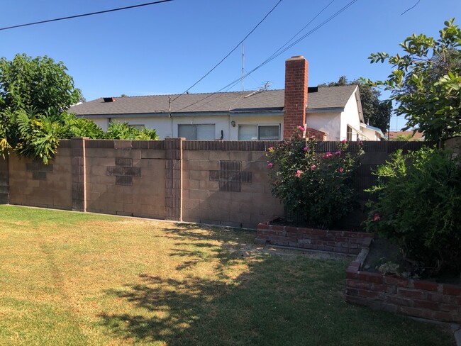 Building Photo - 4218 W Hill Ave
