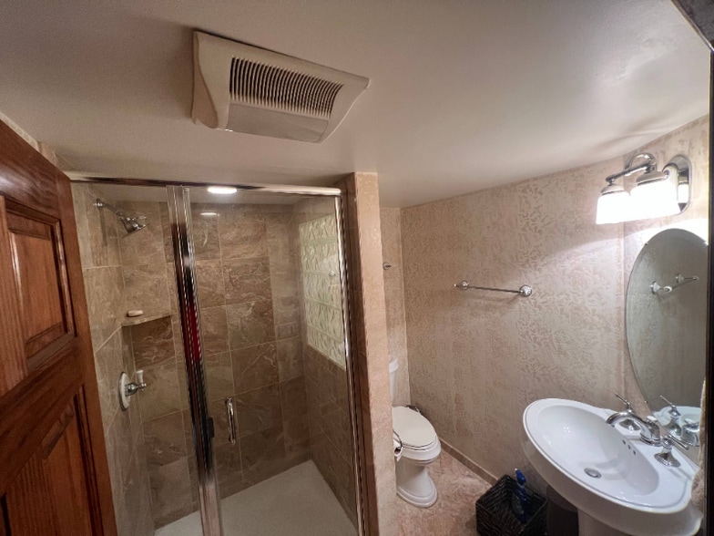 Building Photo - 15 Caldwell Rd