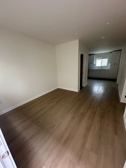 Building Photo - 2210 Pine Ave